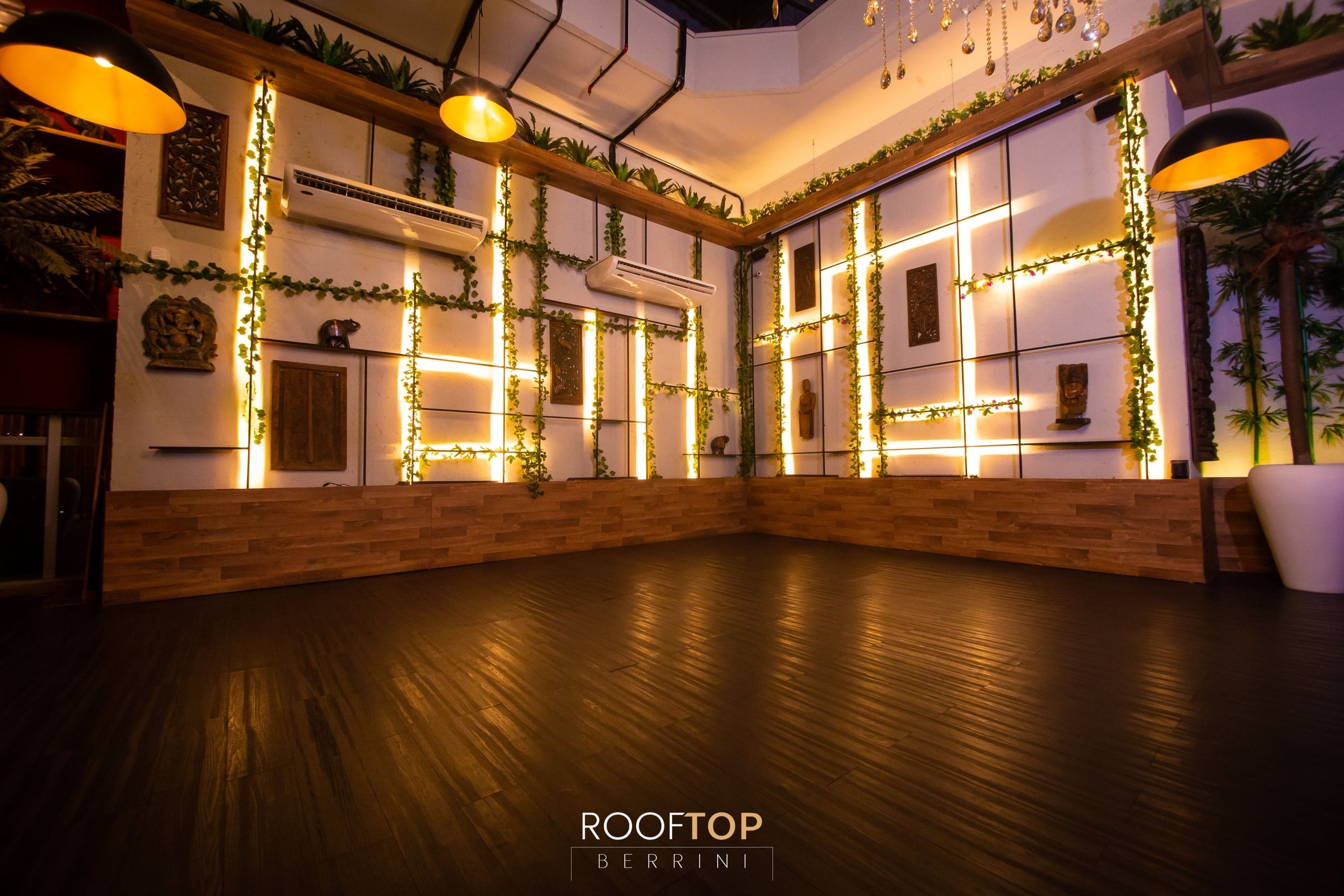 Salão do Rooftop Berrini preparado para receber um evento