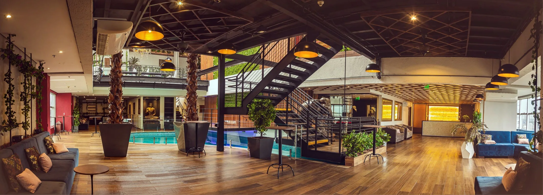 Lounge e piscina do Rooftop Berrini